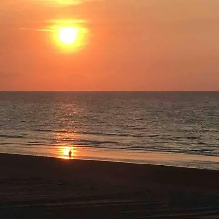아파트 Modern Near Sea