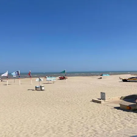 Apartament Modern Near Sea